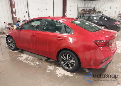 2022 Kia Forte Lxs z USA, uszkodzony, nr VIN 3KPF24AD6NE496904